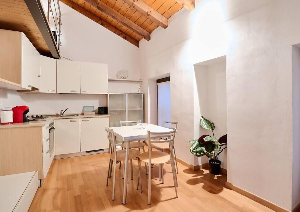 Johnny Suites Bergamo Alta Habitación foto