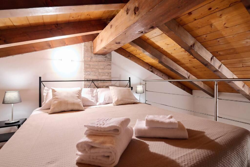Johnny Suites Bergamo Alta Habitación foto